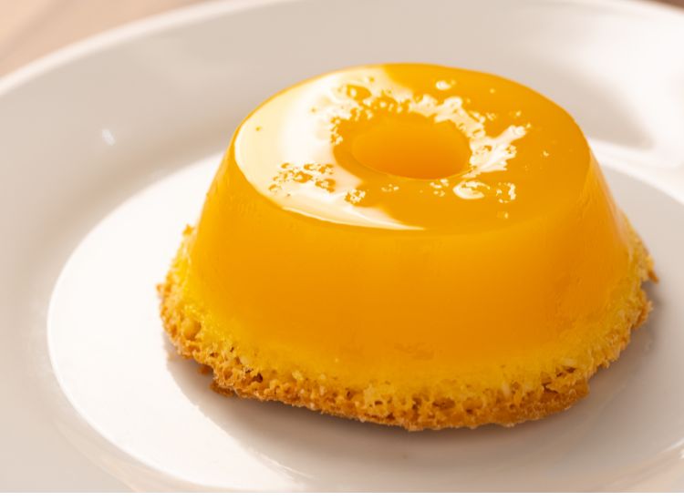 Qindim brésilien – Gâteau de coco et flan aux œufs
